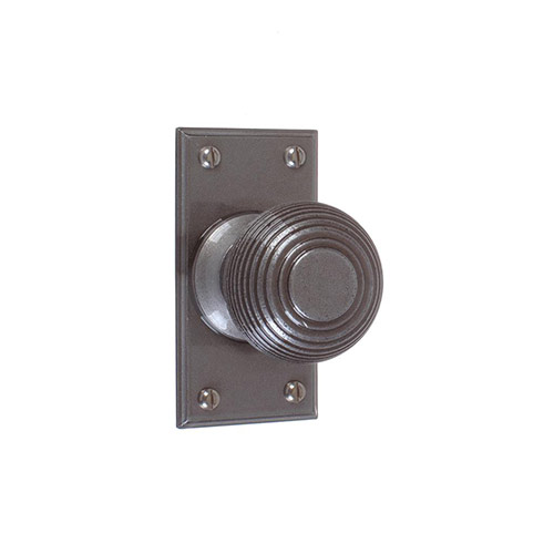 Reeded Door Knob, Ripley Short Plate, Polished