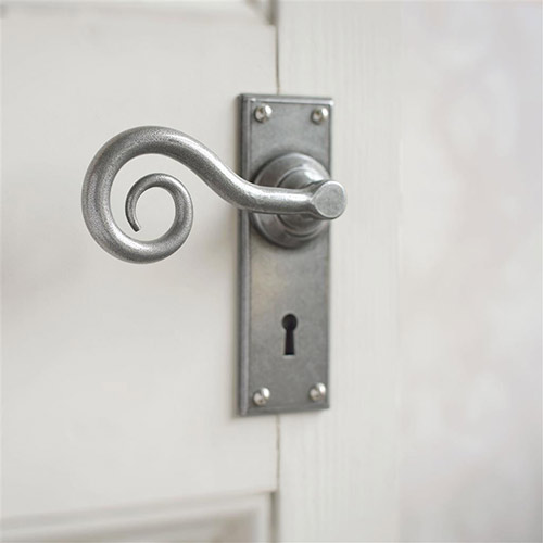 Curled handle in polished