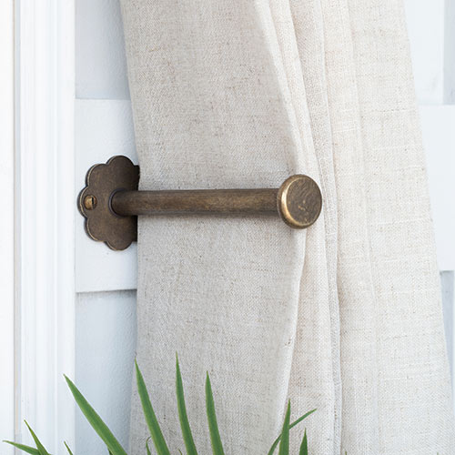 Draper's Button Holdback 