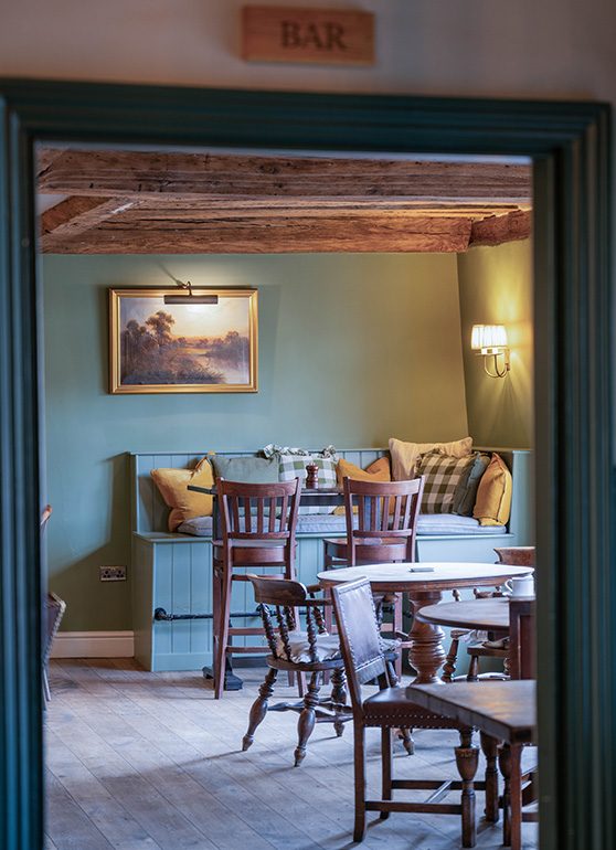 Double Smugglers and Drummond picture light in bar