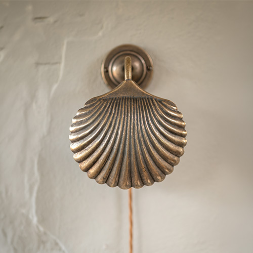 Scallop Plug-in Wall Light