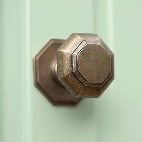 Shaftesbury Centre Door Knob