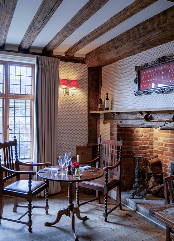 Double Smugglers in dining room