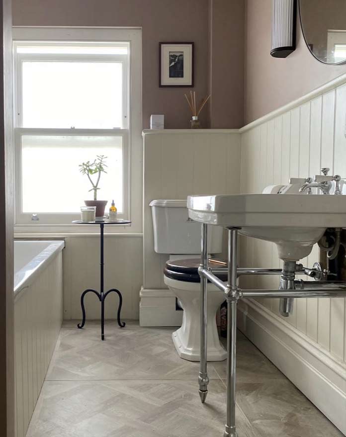 Hampton table in matt black in bathroom